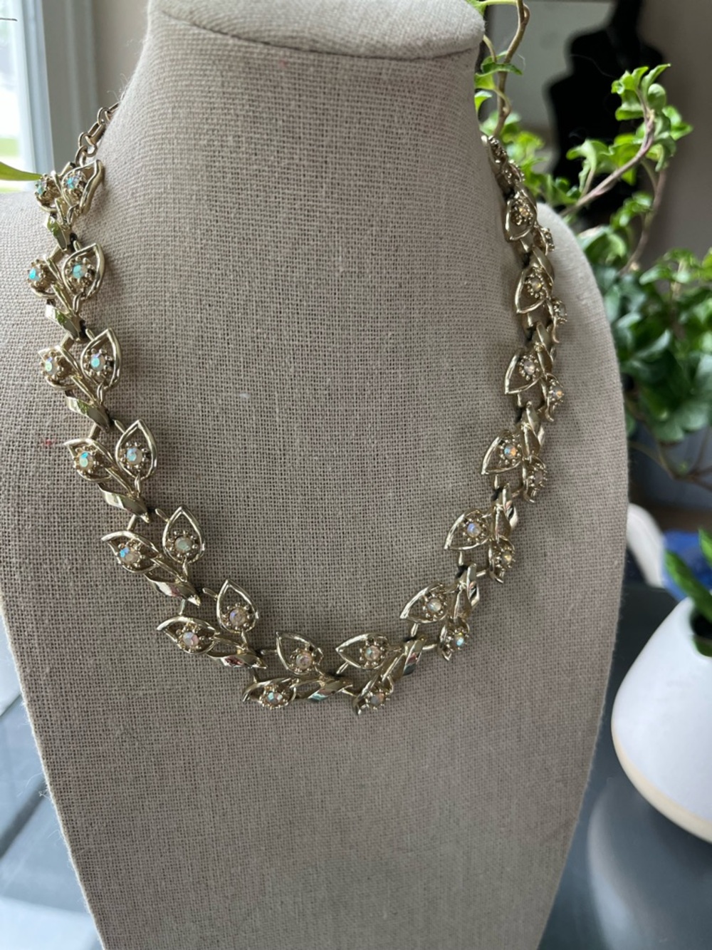 N123 Vintage Gold-Tone Leaf AB Crystal Necklace - Elegant Women Jewelry